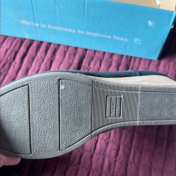 Toms Black Ankle Booties with Tan Wedge - Picture 6 of 12